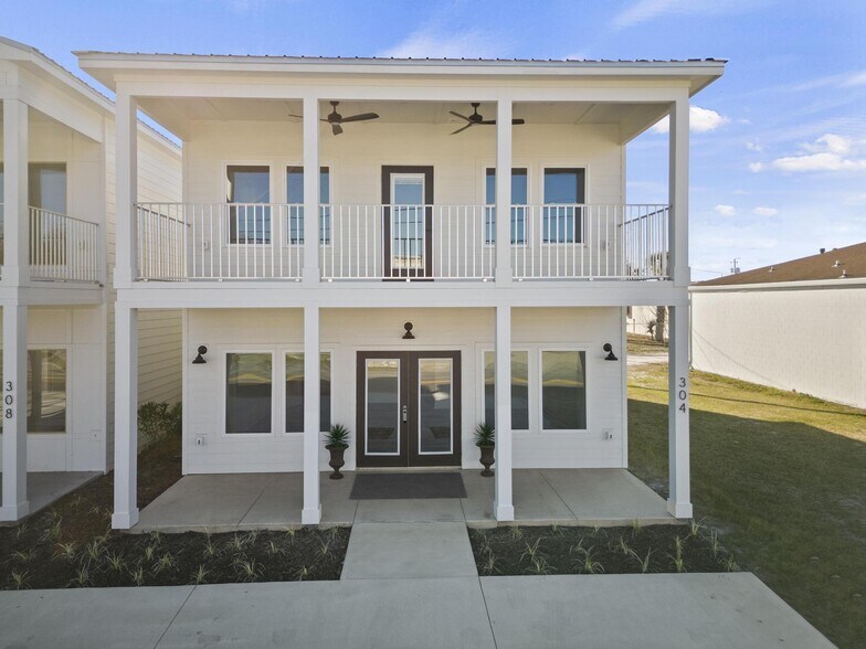 More Photos Of 304 Long Ave, Port Saint Joe Storefront Retail Residential For Sale