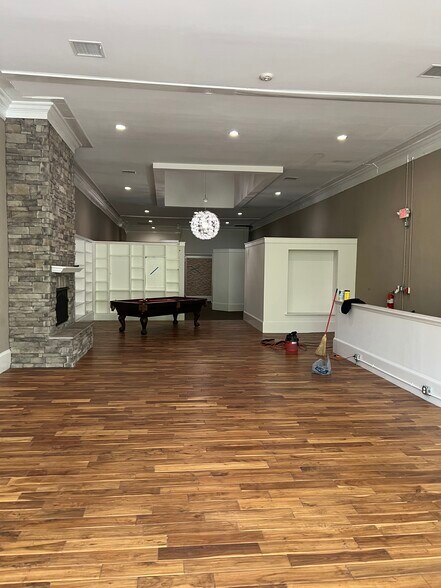 More Photos Of 1537 Main St, Columbia Storefront Retail Office For Lease