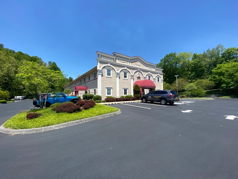 More Photos Of 109 Meadow View Rd, Bristol Medical For Lease