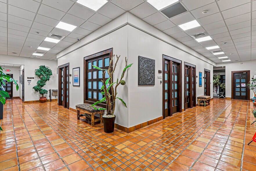 More Photos Of 11860 Vista del Sol Dr, El Paso Medical For Sale