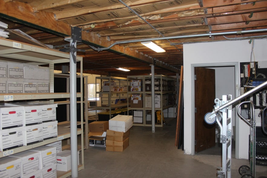 More Photos Of 130 Lenox Ave, Stamford Warehouse For Sale