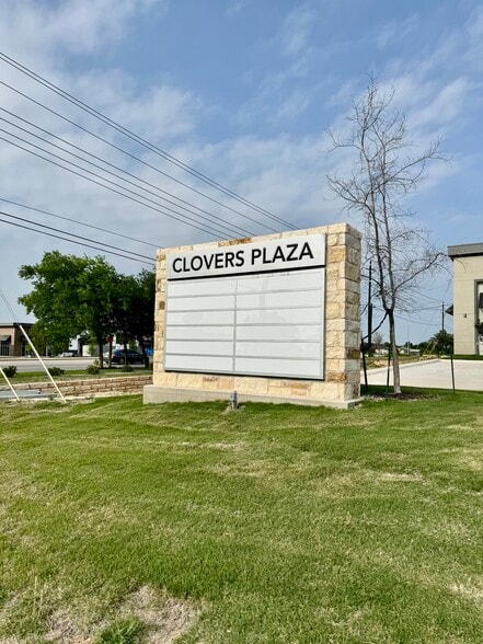 More Photos Of 700 W New Hope Dr, Cedar Park Storefront Retail Office For Lease