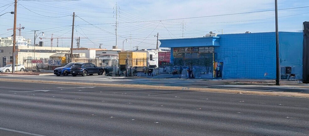 More Photos Of 1519-1529 Industrial Rd, Las Vegas Warehouse For Sale