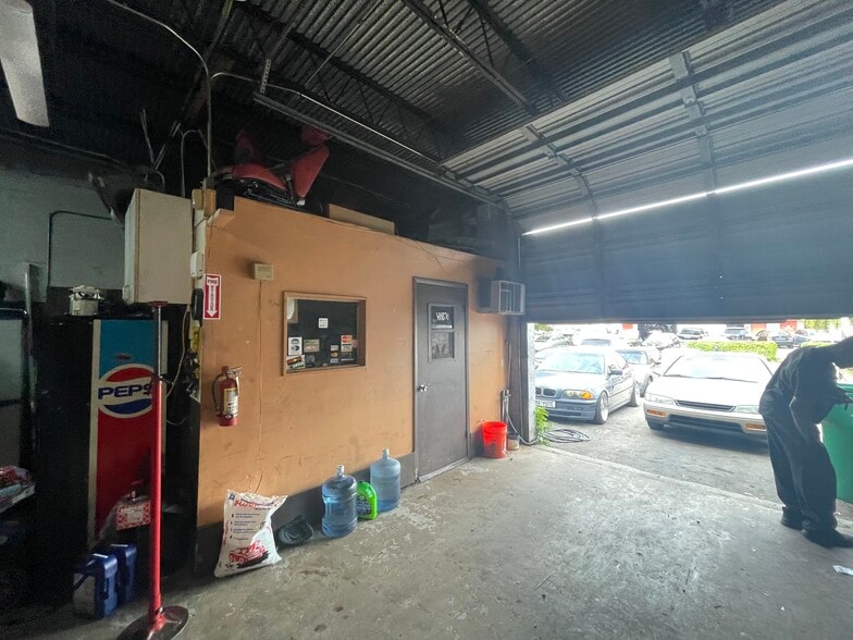 More Photos Of 1901 SW 100th Ter, Miramar Warehouse For Lease