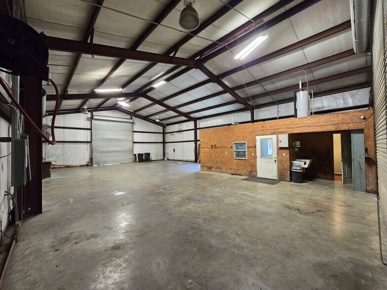 More Photos Of 503 S 1st St, Temple Warehouse For Lease