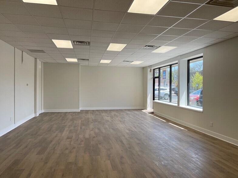 More Photos Of 5006-5016 N Pulaski Rd, Chicago General Retail For Lease