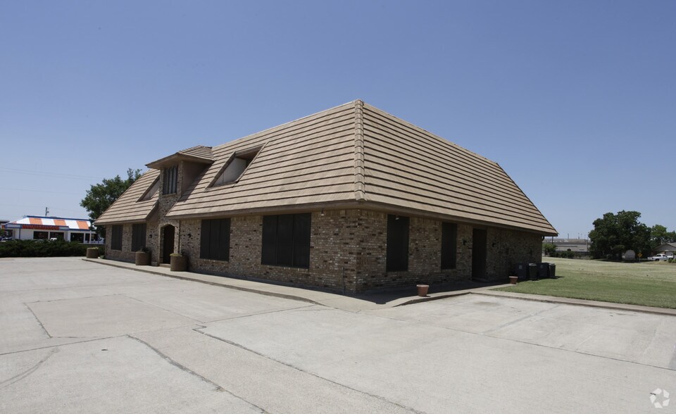 More Photos Of 1100 W Pipeline Rd, Hurst Office For Sale