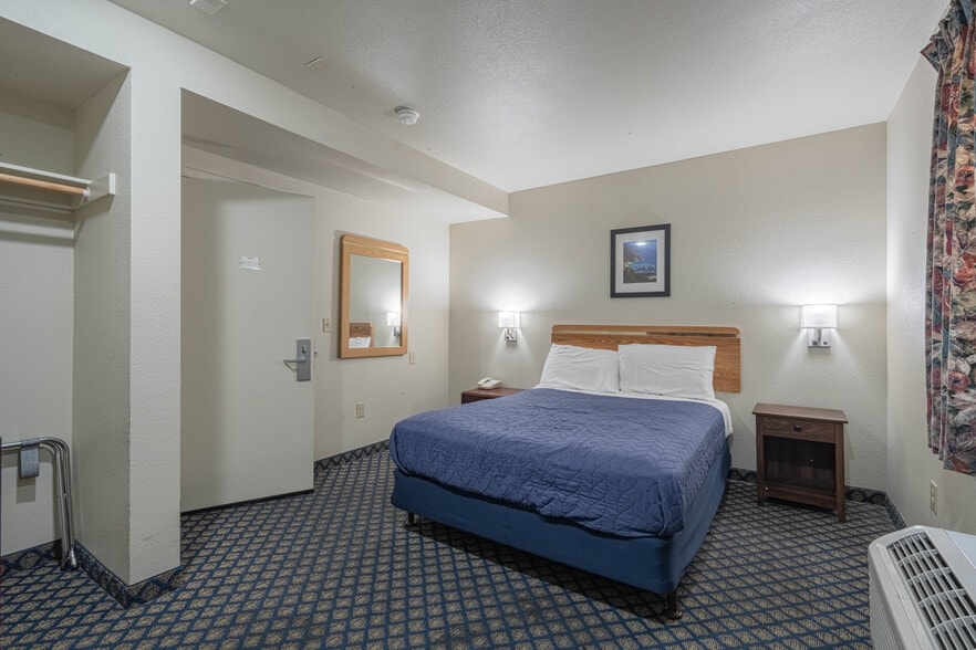 More Photos Of 6 S Wood St, Salinas Hotel For Sale