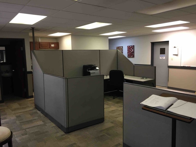 More Photos Of 7601 E 88th Pl, Indianapolis Manufacturing For Lease