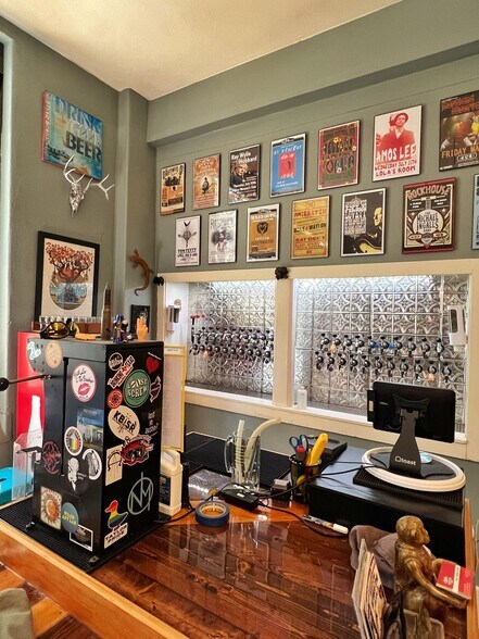 More Photos Of 410 W 7th St, Taylor Research And Development For Lease