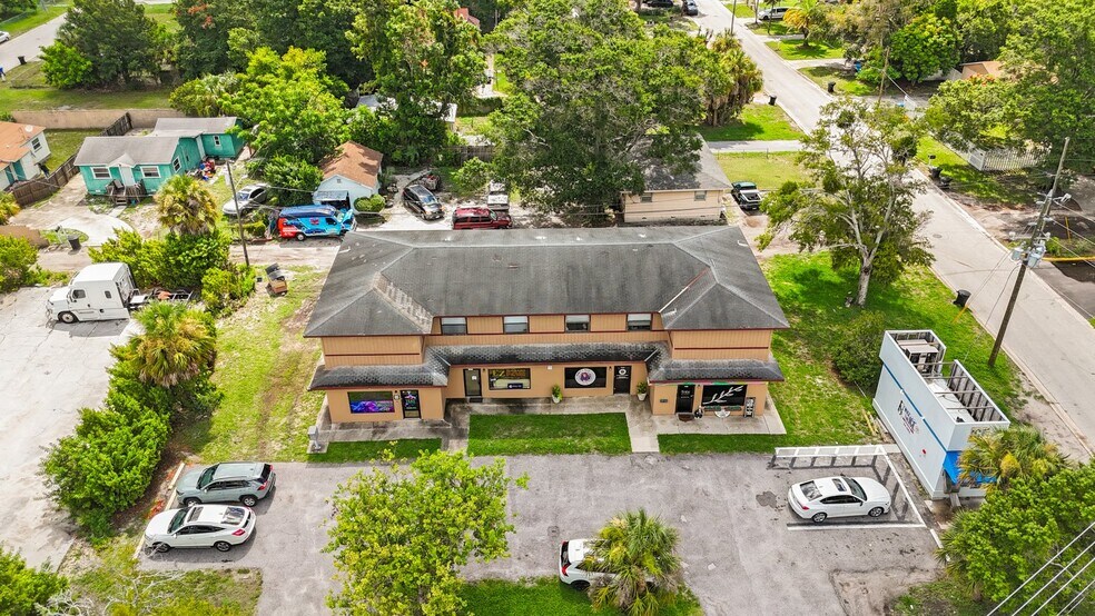 More Photos Of 1626 49th St S, Gulfport Storefront Retail Residential For Sale