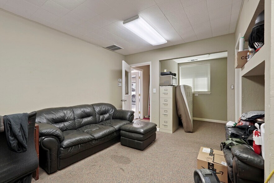 More Photos Of 14144 Market St, Walnut Grove Storefront For Sale