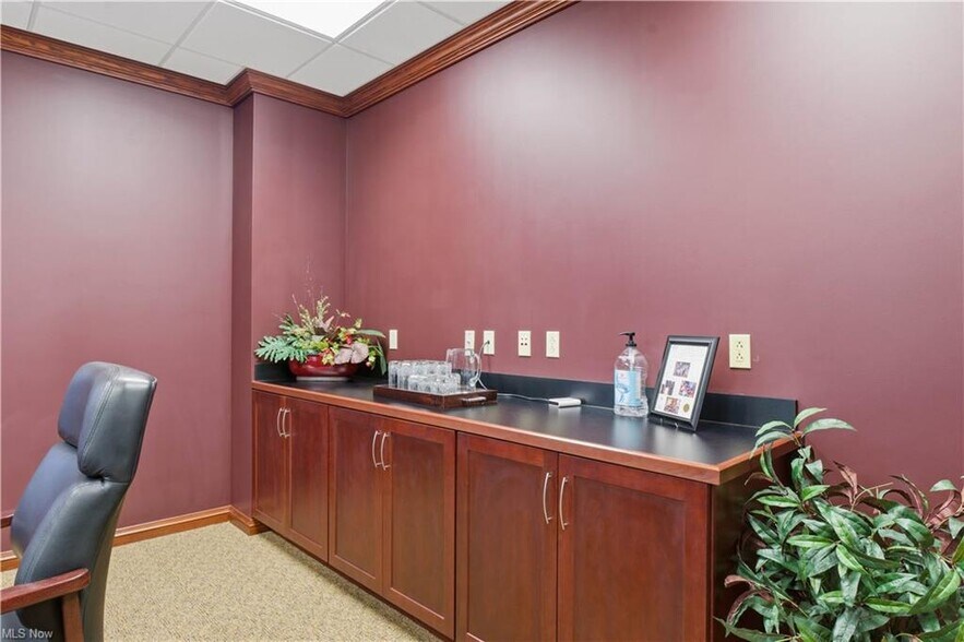 More Photos Of 319 Howard Dr, Sandusky Office For Sale