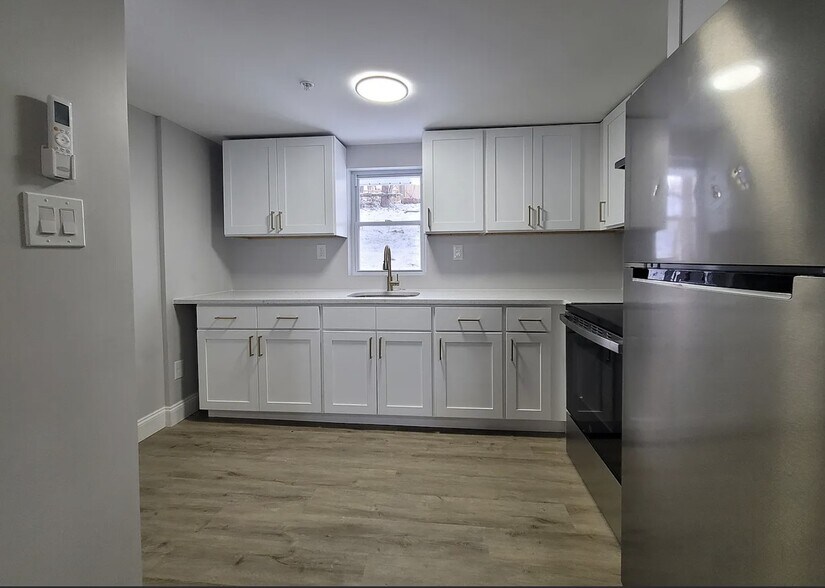 More Photos Of 19-25 Vineyard Ave, Highland Apartments For Sale