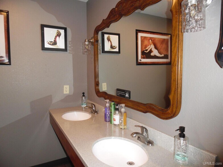More Photos Of 31 Trimountain Ave, South Range Bar For Sale