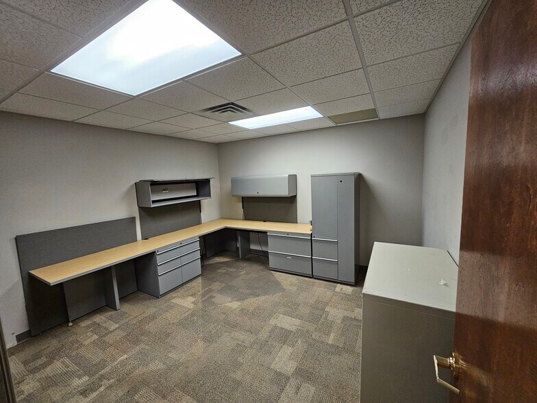 More Photos Of 10233 W Greenfield Ave, West Allis Medical For Lease