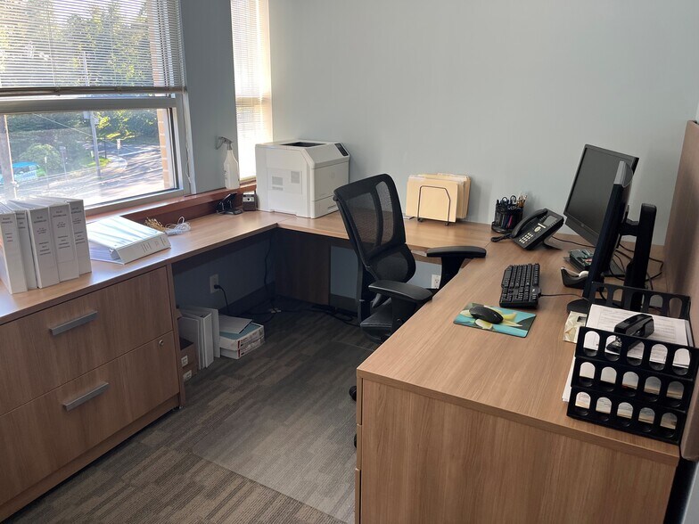 More Photos Of 525 Northern Blvd, Great Neck Medical For Lease