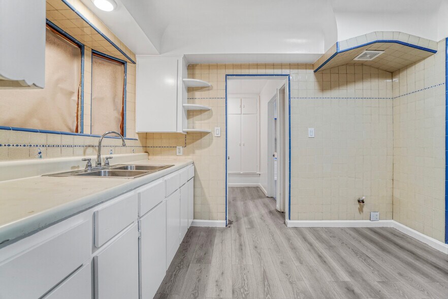 More Photos Of 162 W 65th St, Los Angeles Multifamily For Sale