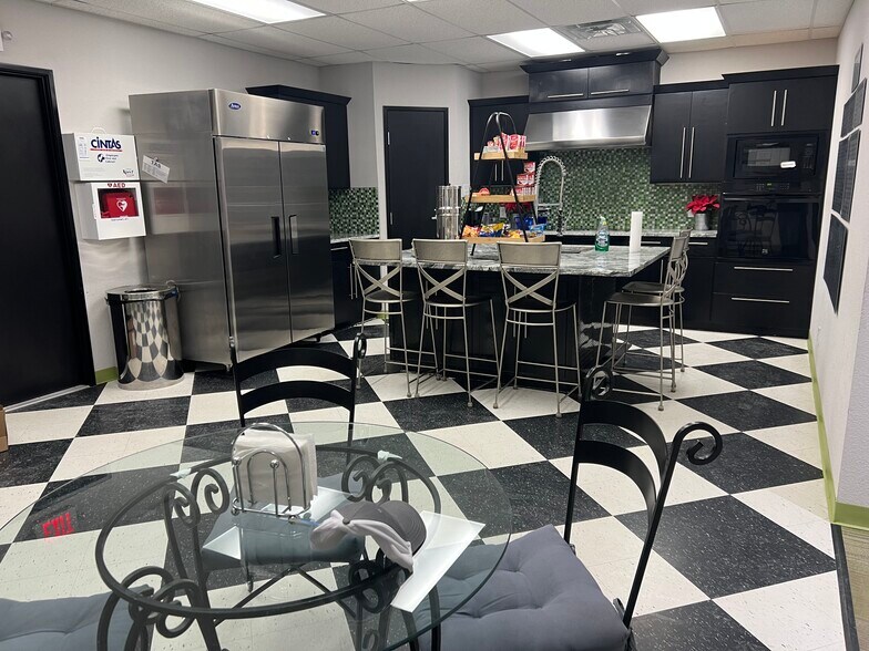 More Photos Of 2436 County Road 311, Jarrell Flex For Lease
