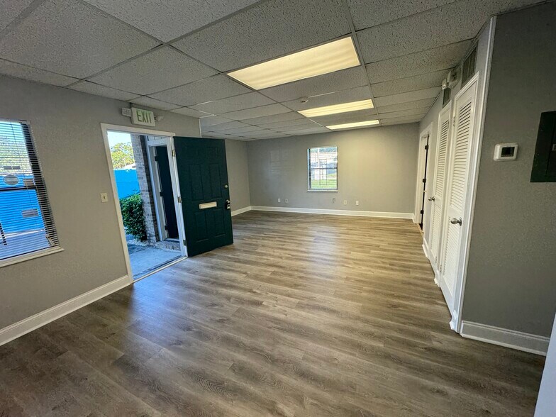 More Photos Of 550 Balmoral Cir N, Jacksonville Medical For Sale