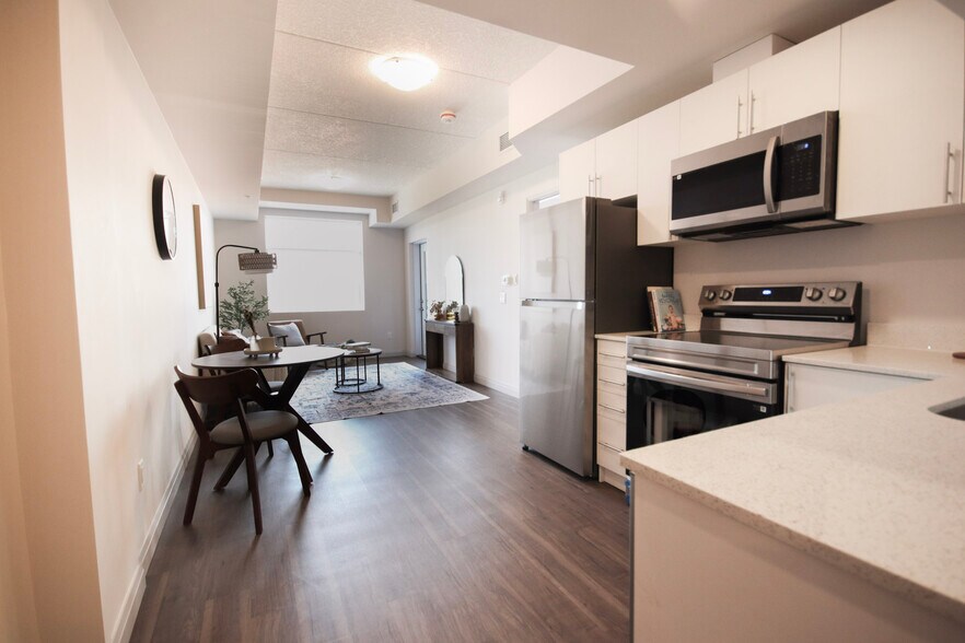 More Photos Of 16 Queen St W, Cambridge Apartments For Lease