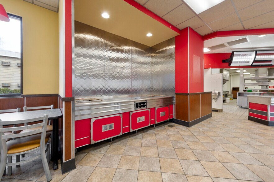 More Photos Of 101 W Lind St, Mankato Fast Food For Sale