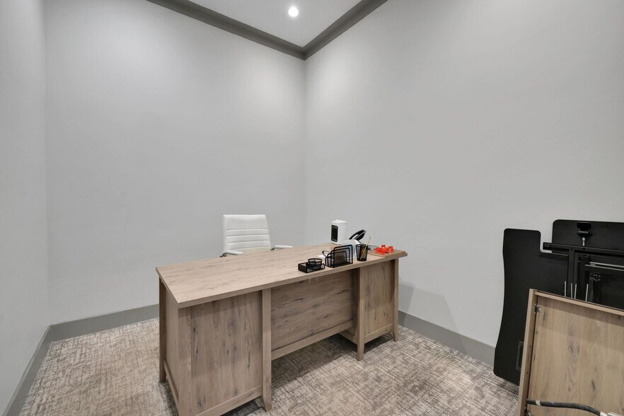 More Photos Of 3730 Kori Rd, Jacksonville Showroom For Sale