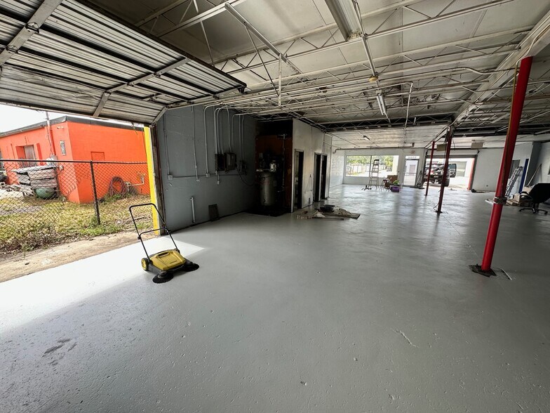 More Photos Of 2466 Lafayette St, Fort Myers Freestanding For Lease