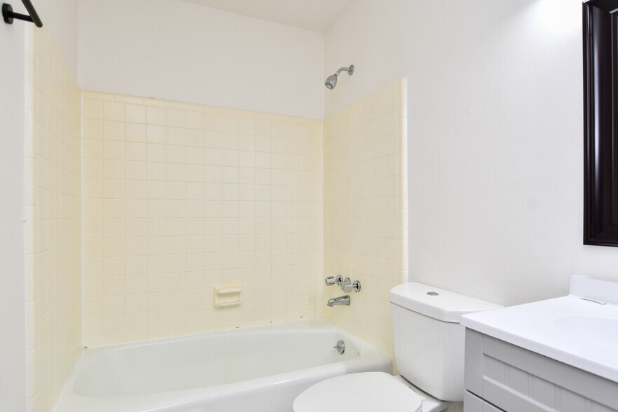 More Photos Of 1114 N Franklin Rd, Greenville Apartments For Sale