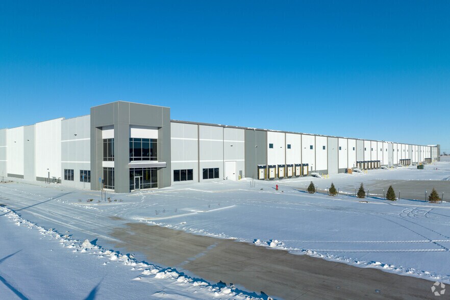 More Photos Of 2301 25th St, Altoona Distribution For Sale