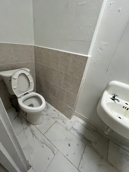 More Photos Of 78 N Broadway, Yonkers Office For Lease