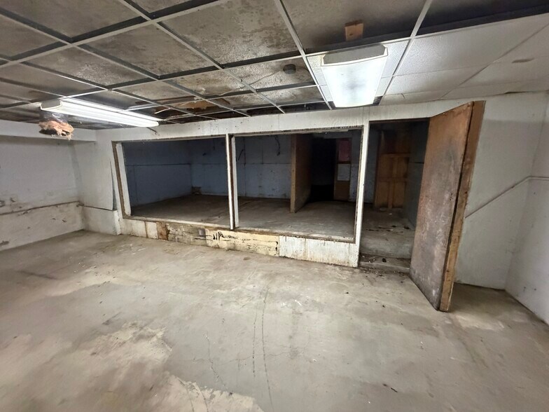 More Photos Of 637 S Main St, Nashville Freestanding For Sale