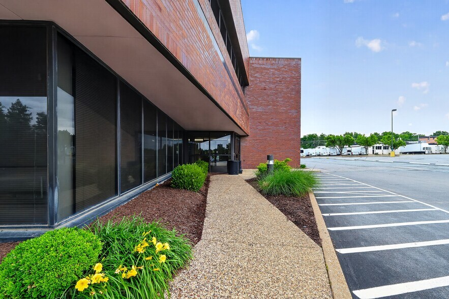 More Photos Of 8888 Ladue Rd, Ladue Medical For Lease