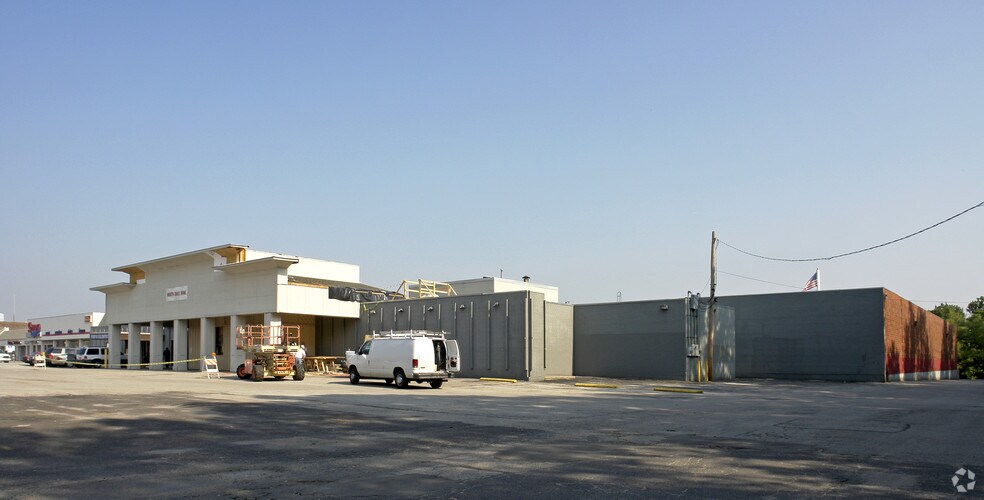 More Photos Of 23-91 N Oaks Plz, Saint Louis Unknown For Lease