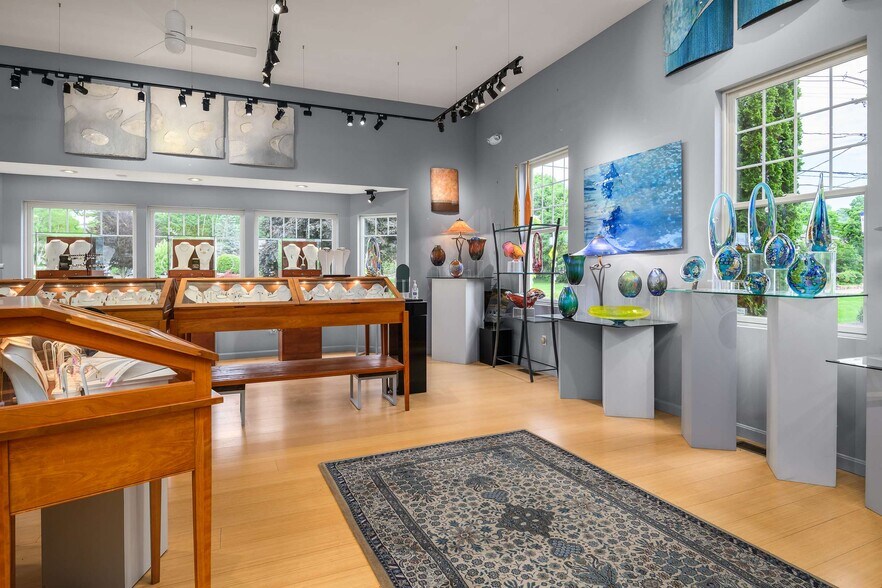 More Photos Of 307 Main St, Ogunquit Storefront For Sale