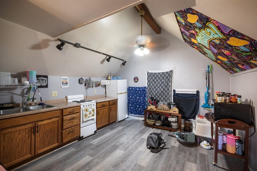 More Photos Of 1601 Jackson St, La Crosse General Retail For Sale