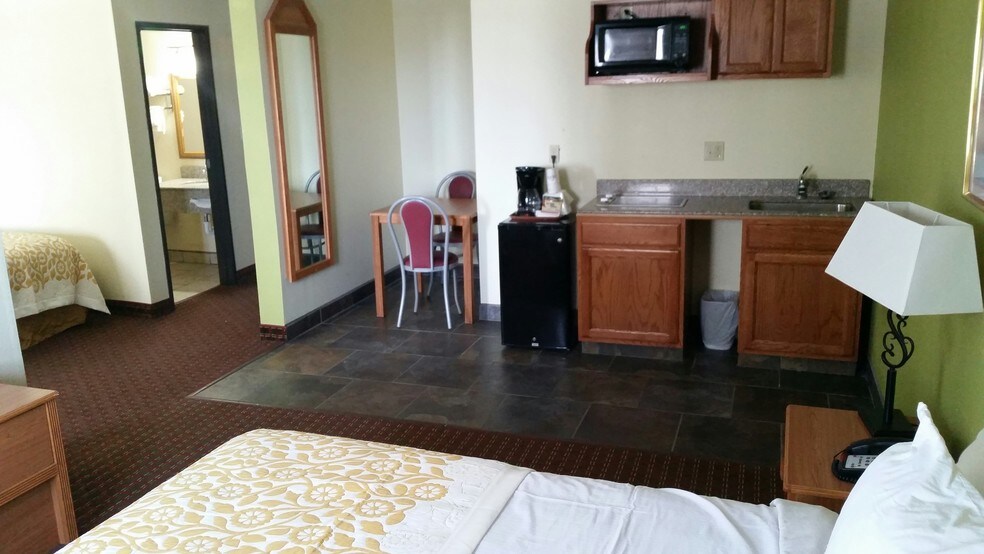 More Photos Of 3040 5th Ave S, Fort Dodge Hotel For Sale