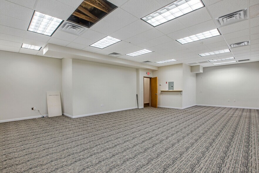 More Photos Of 256 2nd St, Lakewood Storefront For Lease