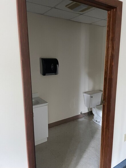 More Photos Of 560 W Third St, Jamestown Office For Lease