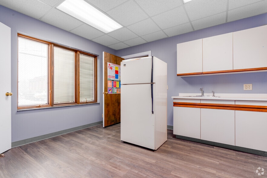 More Photos Of 1220 Washington Ave, Evansville Medical For Sale