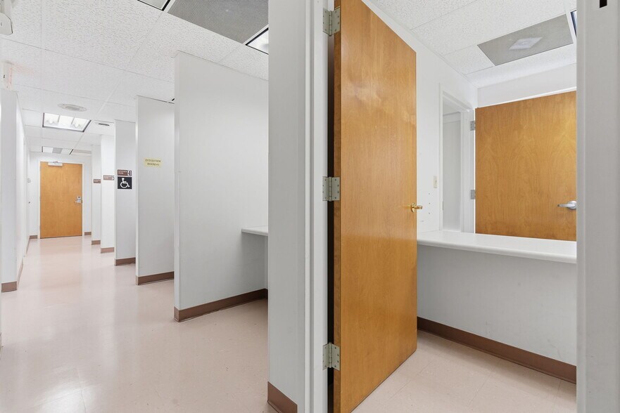 More Photos Of 718 N Martin St, East Prairie Office For Sale