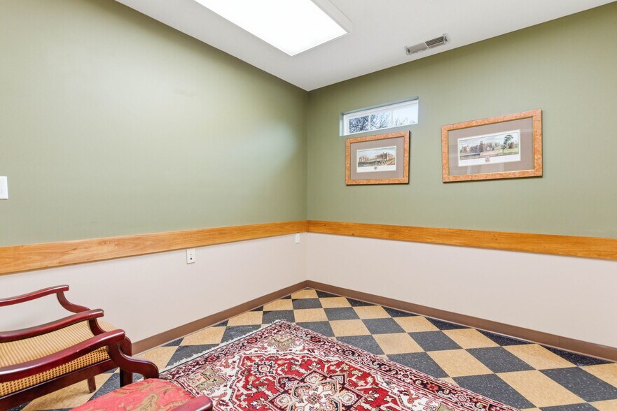 More Photos Of 3208 College Dr, Louisville Office For Sale