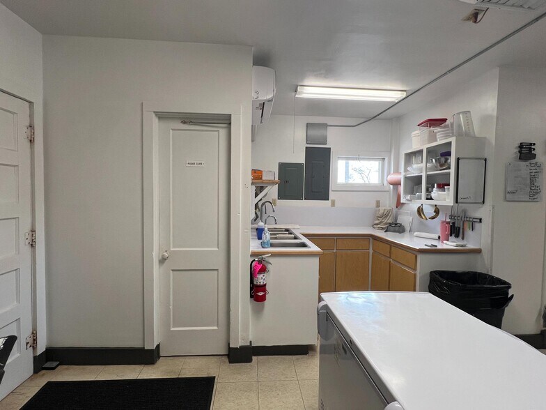 More Photos Of 112 McPherson St, Crawford Restaurant For Sale