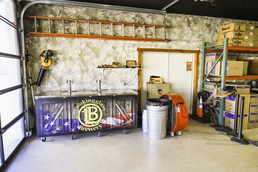 More Photos Of 192 Main St, Winston Bar For Sale