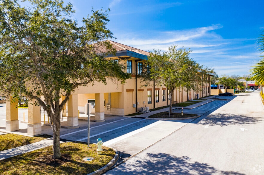 More Photos Of 5101 Fruitville Rd, Sarasota Medical For Lease