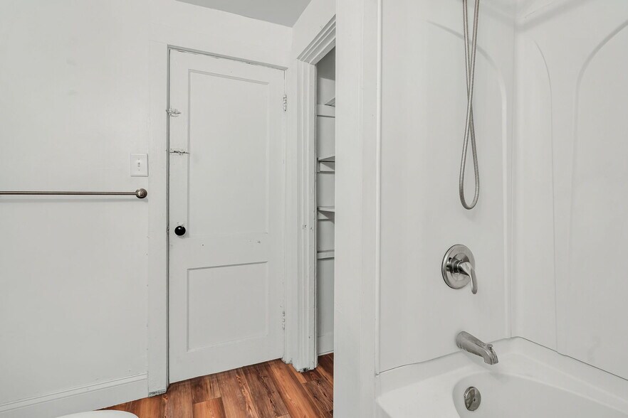 More Photos Of 1507 Sumner Ave, Charleston Office Residential For Sale