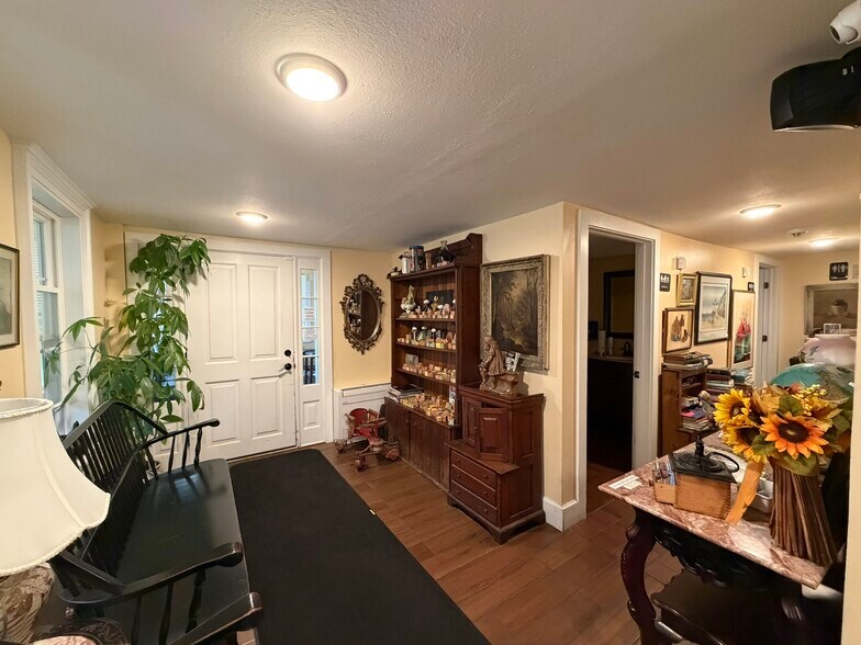 More Photos Of 170 South St, Brooklyn Restaurant For Sale