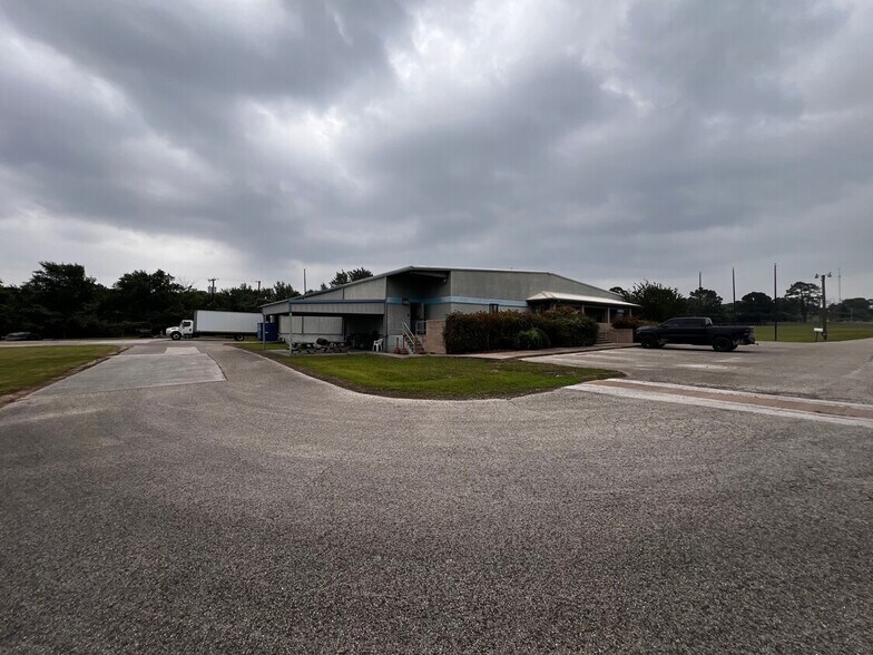 More Photos Of 1600 South Hwy 95, Bastrop Manufacturing For Sale
