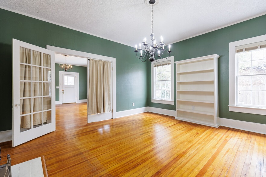 More Photos Of 106 E North St, Valdosta Office For Lease