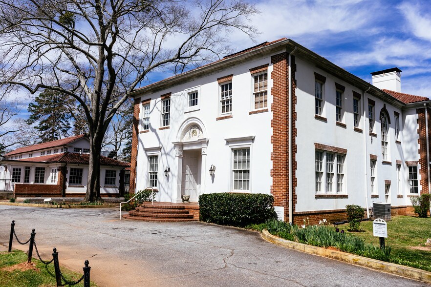 More Photos Of 321 W Hill St, Decatur Office For Lease